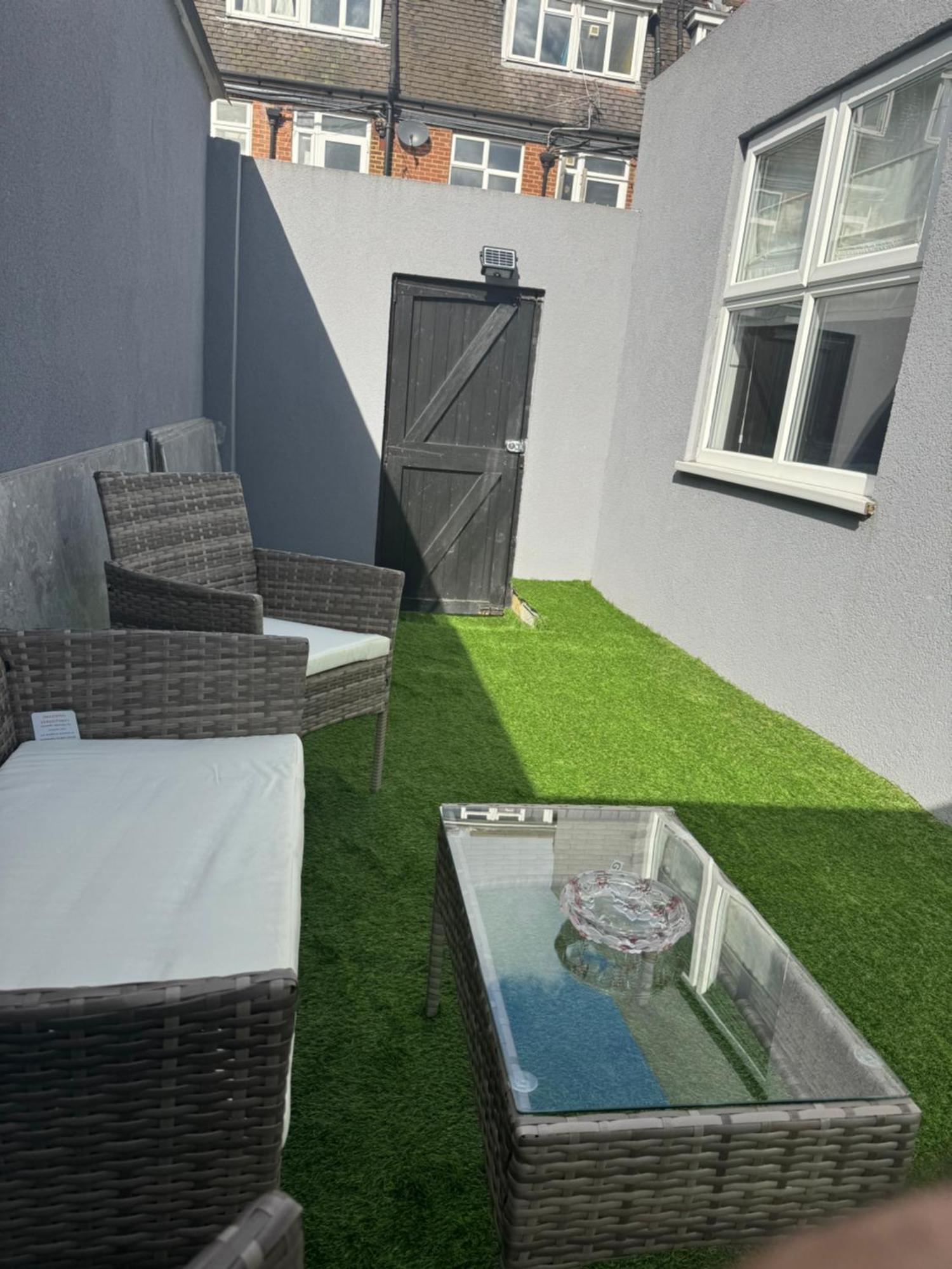 Newly Built Modern Studio House With Free Parking ลอนดอน ภายนอก รูปภาพ